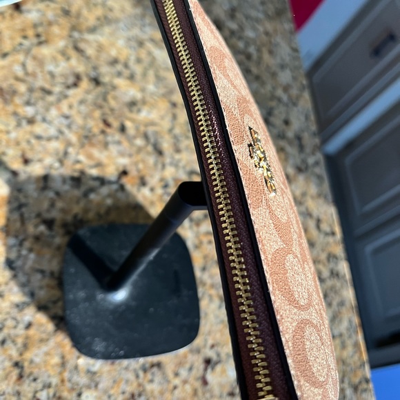 Coach wristlet - Picture 3 of 3